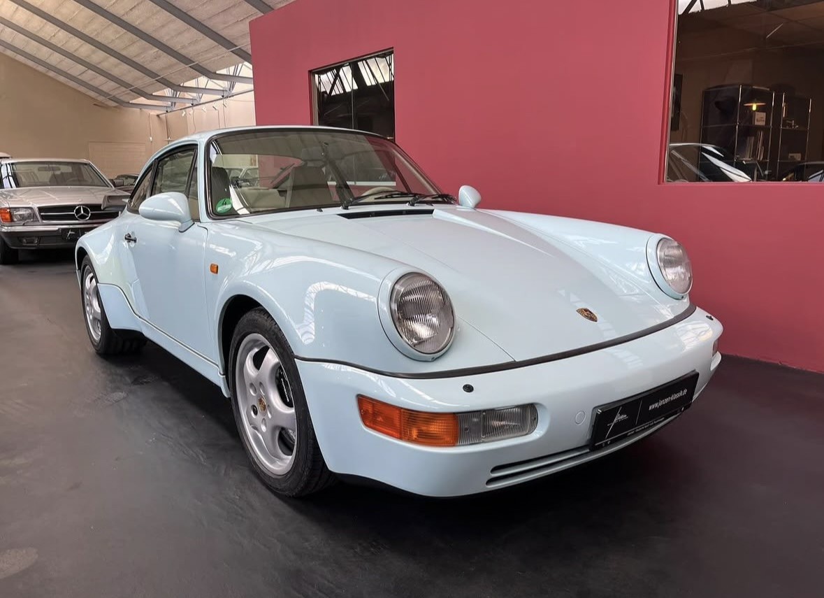 Porsche 911 Turbo 3.3 (964) in Coppaflorio Blue