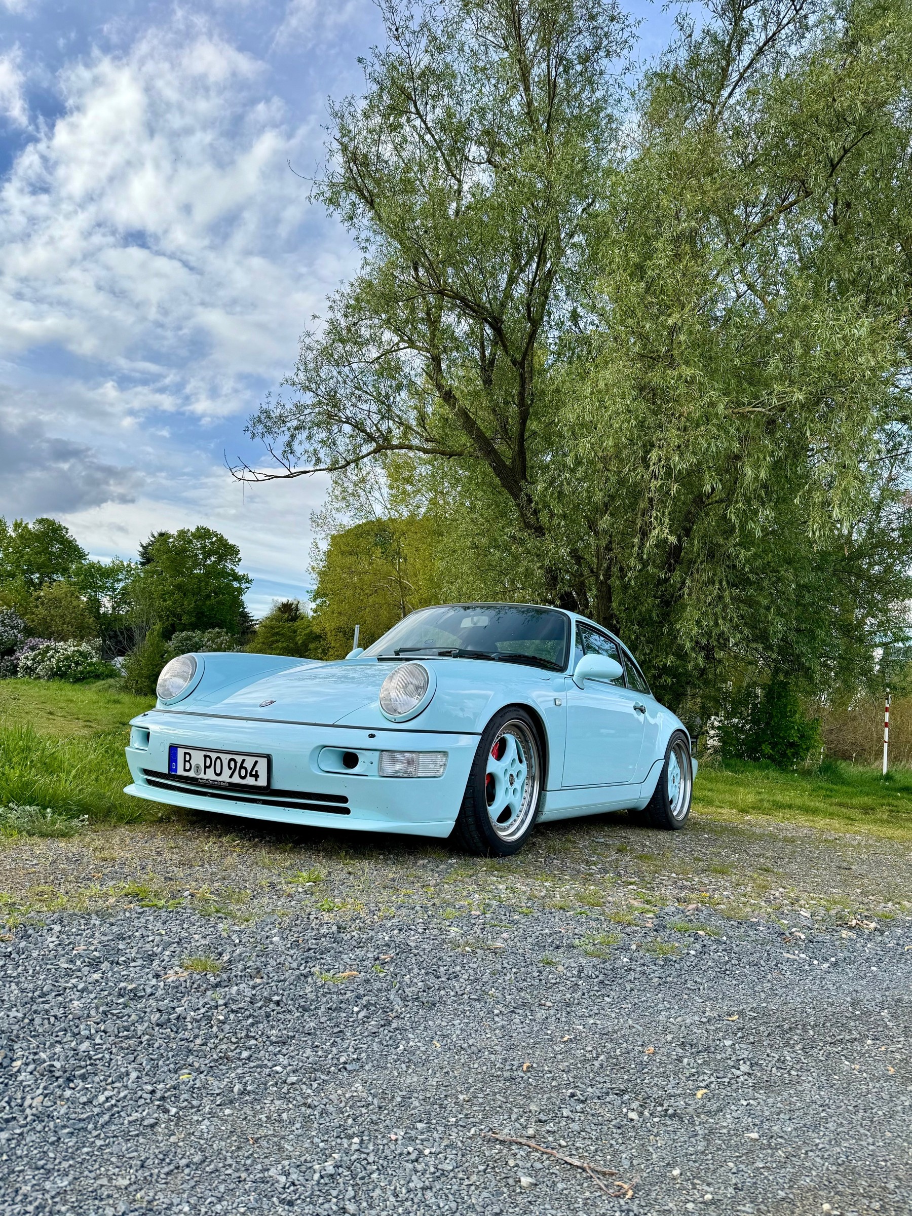 Porsche 911 Carrera 2 Coupé (964) in Coppaflorio Blue