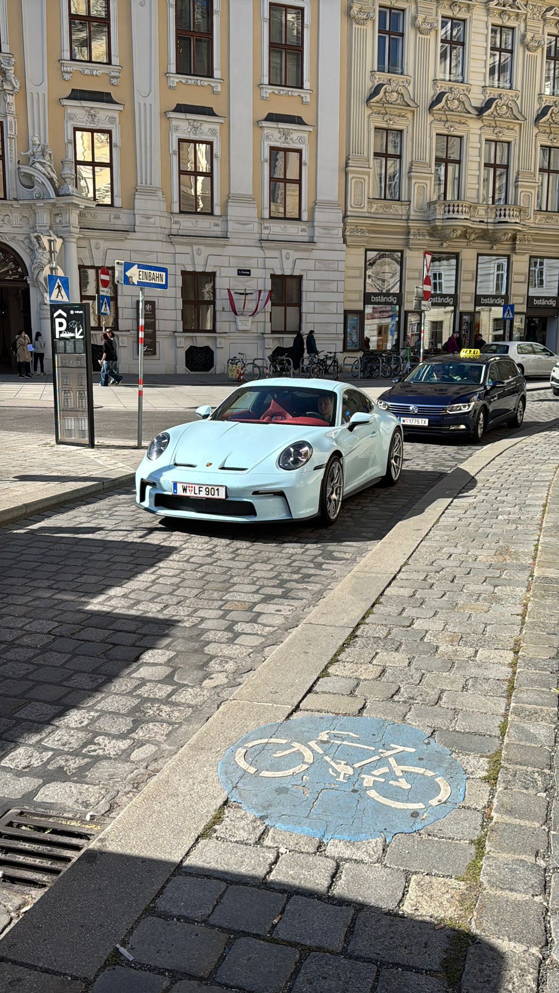 Porsche 911 S/T (992) in Coppaflorio Blue
